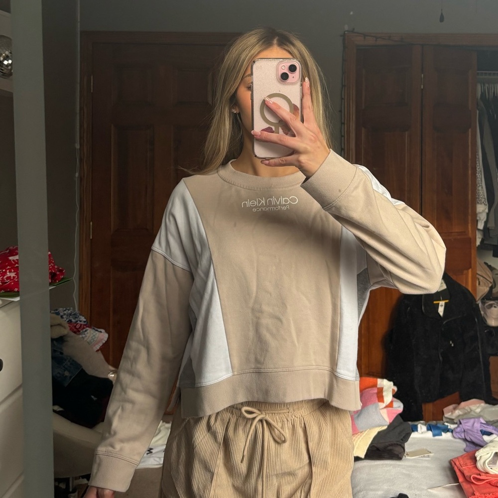 Calvin Klein Cropped Sweatshirt